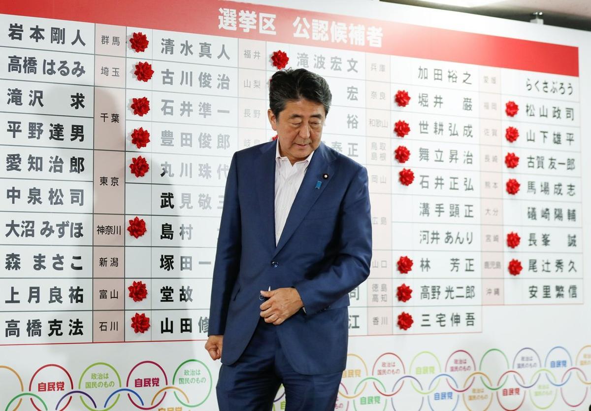 Tokyo  Japan   21 07 2019 - Japanese Prime Minister and the ruling Liberal Democratic Party  LDP  President  Shinzo Abe  takes his seat after putting red rose marks on the names of the party s victorious candidates in the Upper House election  at the LDP headquarters in Tokyo  Japan  21 July 2019  Exit polls suggest that Abe s LDP and its junior coalition partner  Komeito  will win over half of the seats being contested for the Upper House   Japon  Tokio  EFE EPA KIMIMASA MAYAMA