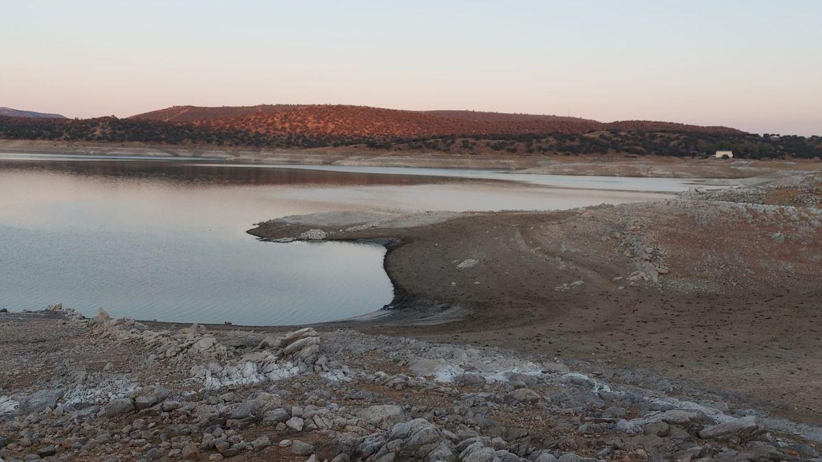 Estado del embalse de Valdecañas, en agosto de 2021.