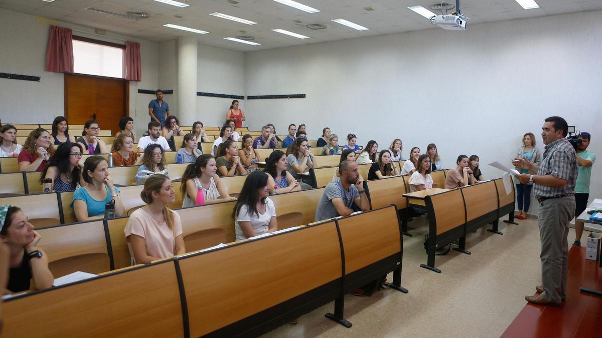 Oposiciones docentes en la UIB.