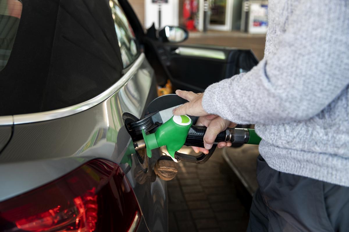 &quot;Nuevas promociones y descuentos en gasolineras: cómo mantener tus ahorros en combustible a partir de abril