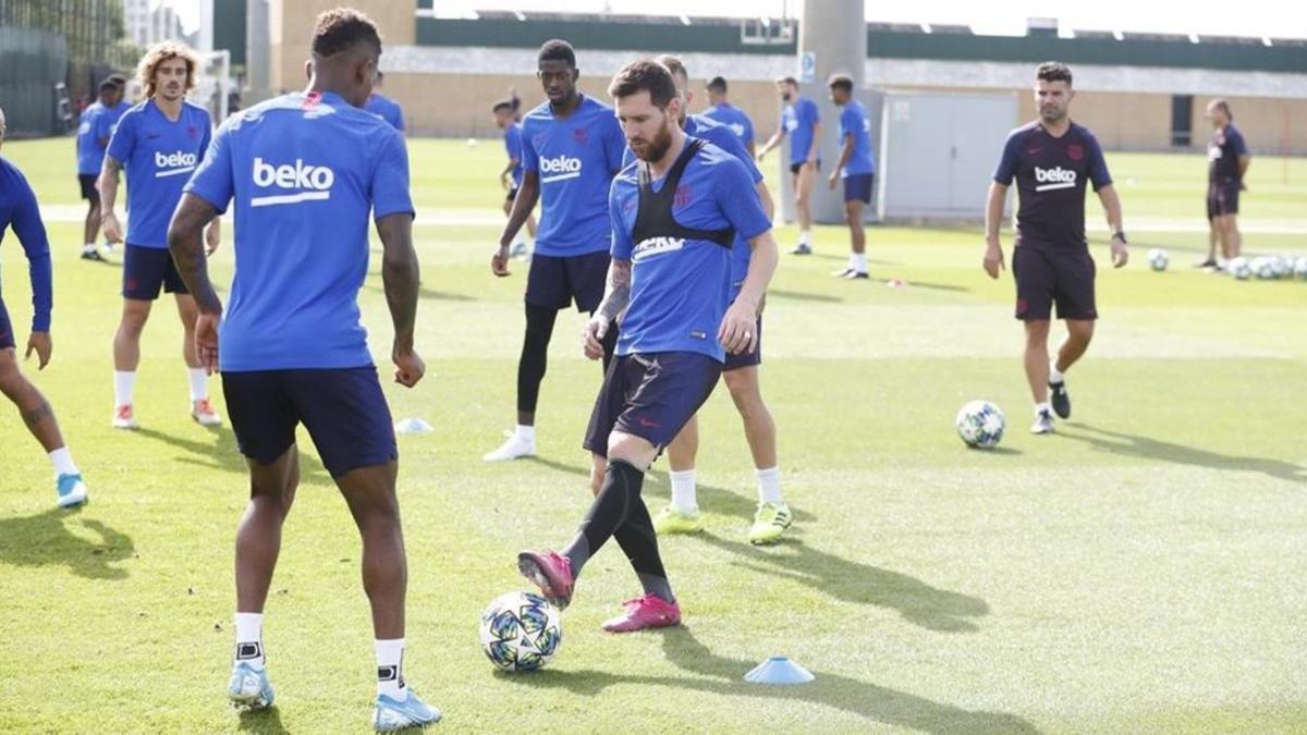 Messi se entrena de nuevo con el grupo tras el Barça-Valencia