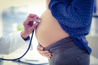 Una embarazada con covid se cura tras ser conectada a un pulmón artificial y da a luz