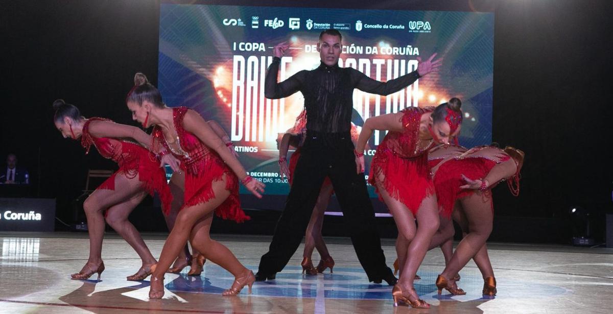 Jornada de baile deportivo en Riazor en la I Copa Deputación