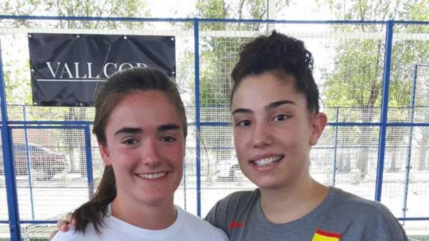 Celia García (a la izquierda), junto a su compañera Ainhoa López.