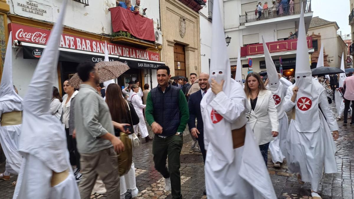 Nazarenos de La Amargura, de vuelta a casa sin haber podido realizar su Estación de Penitencia.