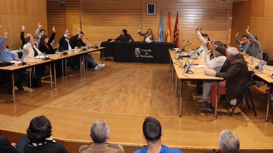 Momento de la votación, ayer, en el pleno extraordinario.