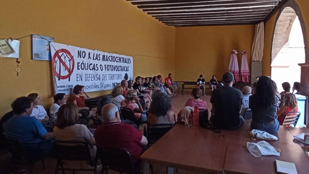 Uno de los actos de la plataforma en defensa del paisaje de Teruel, en una imagen de archivo.