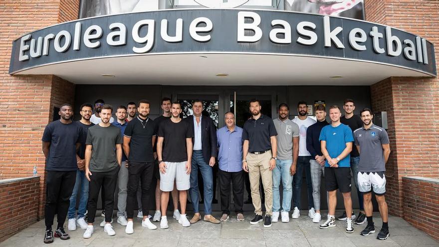 Martin Hermannsson toma la palabra en la reunión de jugadores de la Euroliga