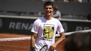 Carlos Alcaraz durante un entrenamiento en París