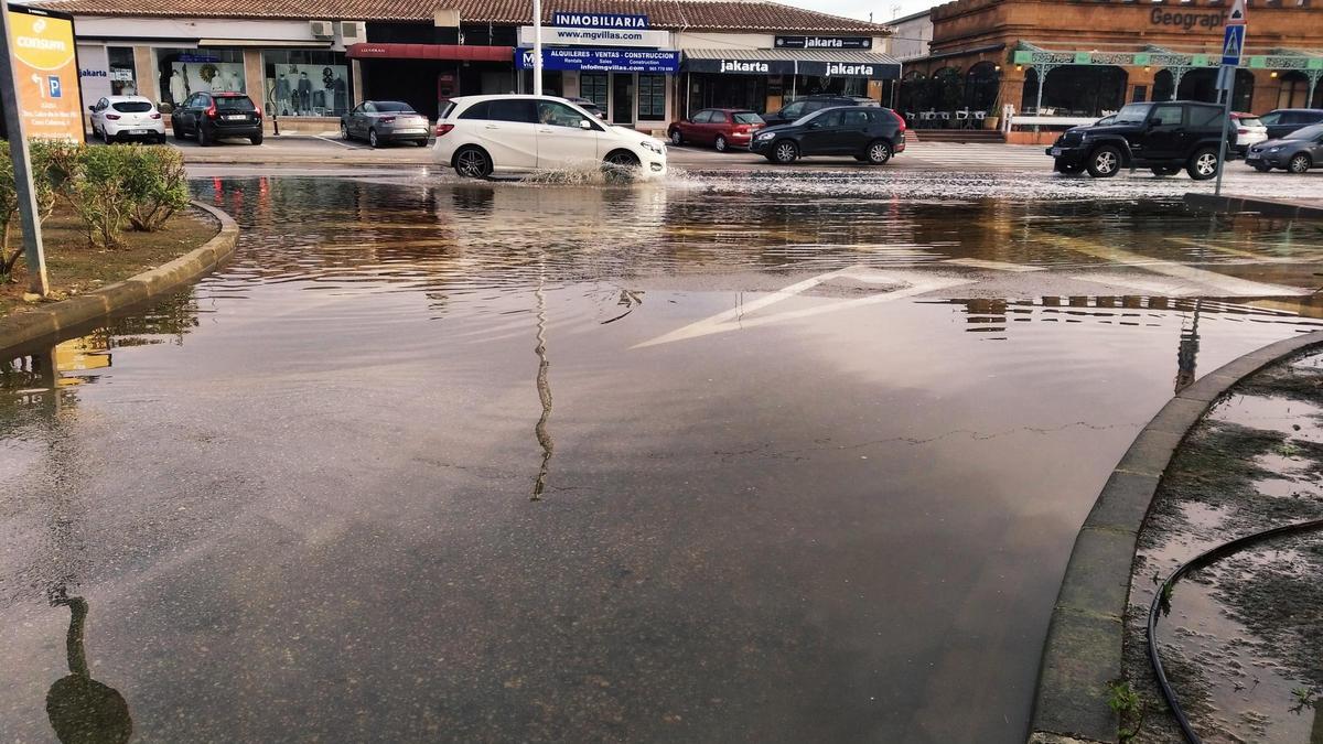 La calle Niza del Arenal de Xàbia continúa hoy anegada