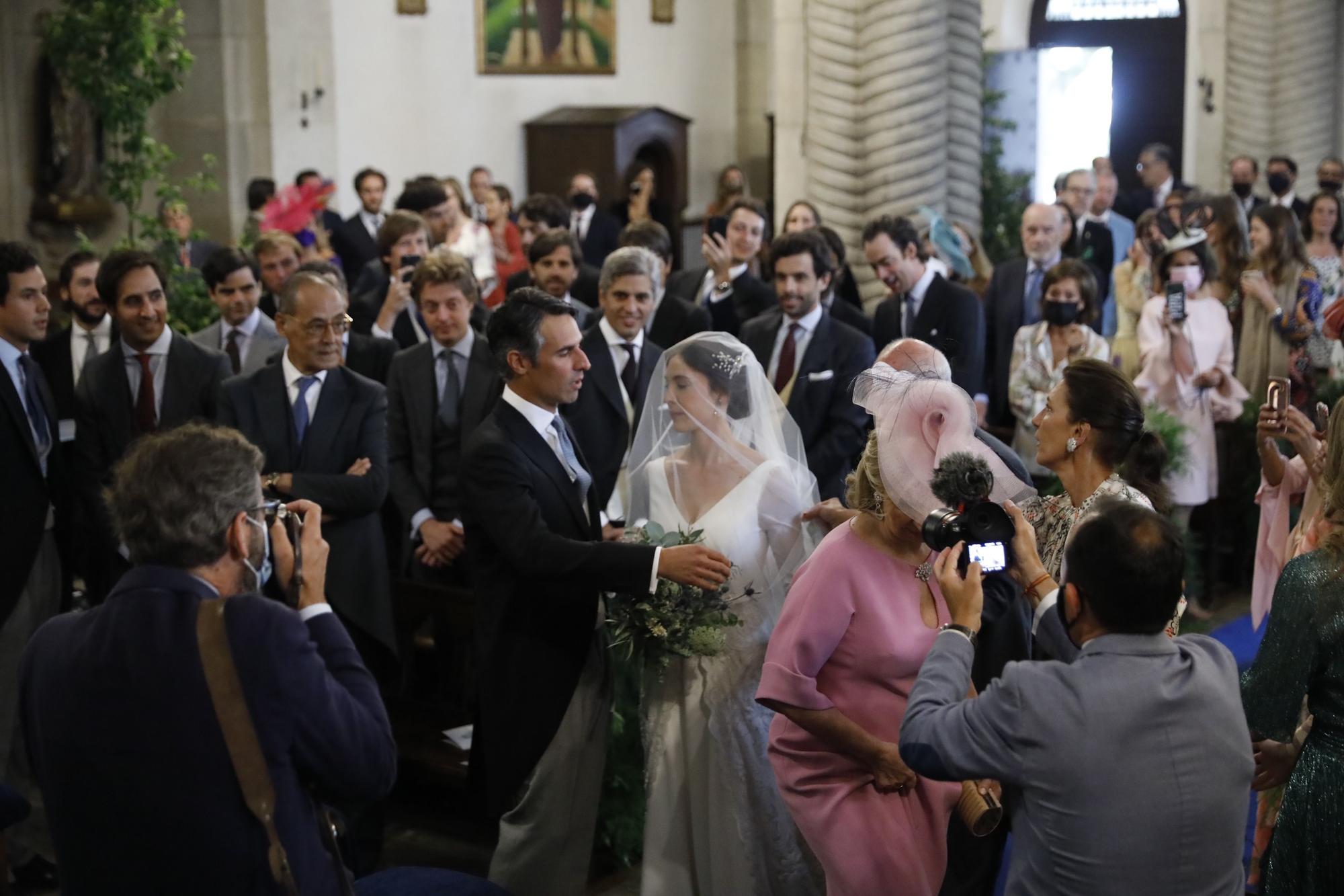 La boda de la "jet set" en Gijón: Pedro Bravo y Carlota Pérez-Pla se dan el sí quiero