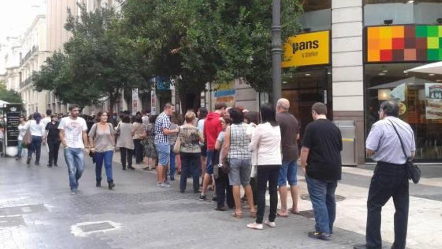 Colas en Valencia por la Fiesta del Cine.