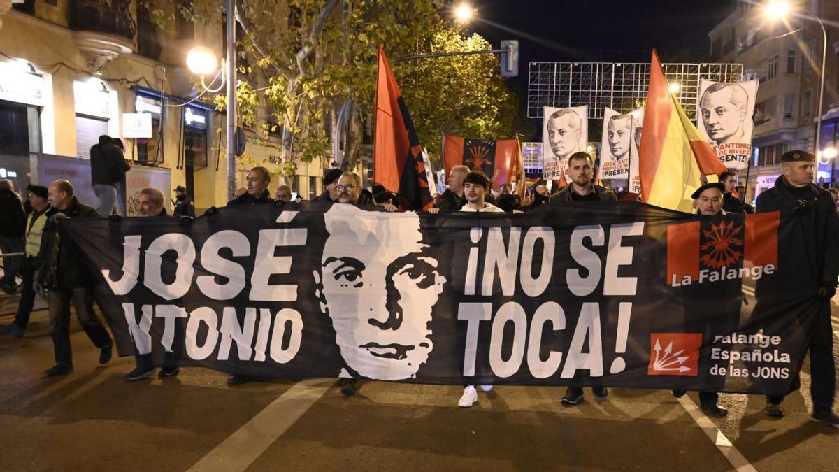 Marcha falangista la noche del 19 de novciembre de 2022 en Madrid