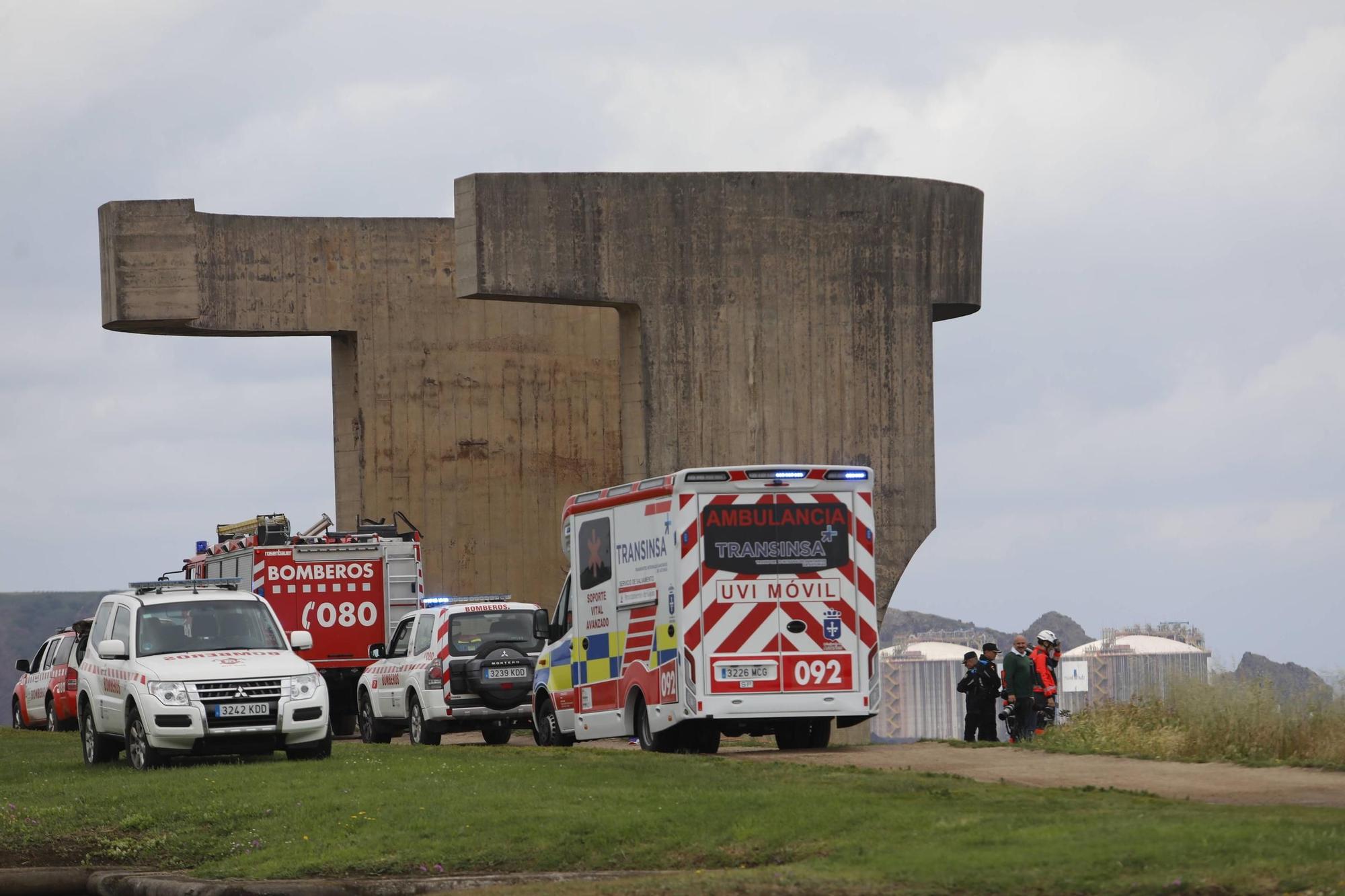 Expectación en Gijón por un simulacro de rescate en el Cerro (en imágenes)