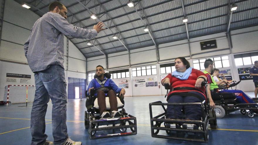 Futbolistas de élite en silla de ruedas