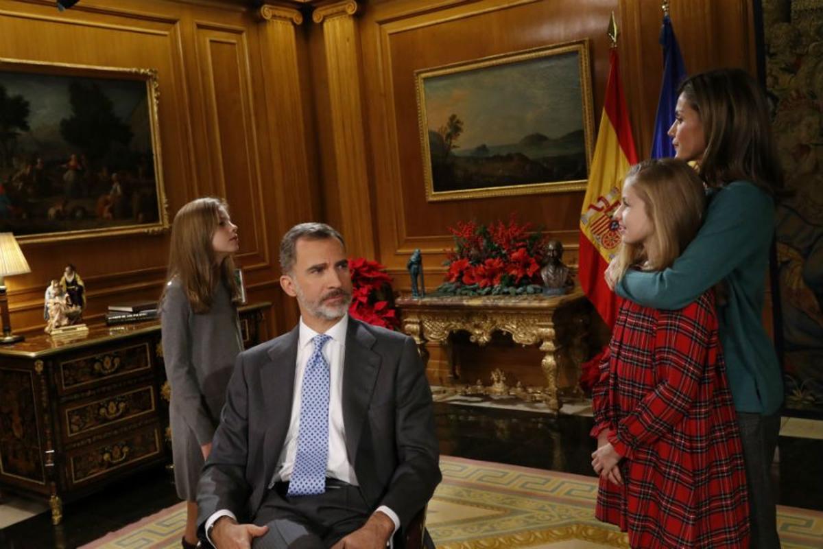 Doña Letizia y sus hijas minutos antes del discurso navideño del Rey Felipe