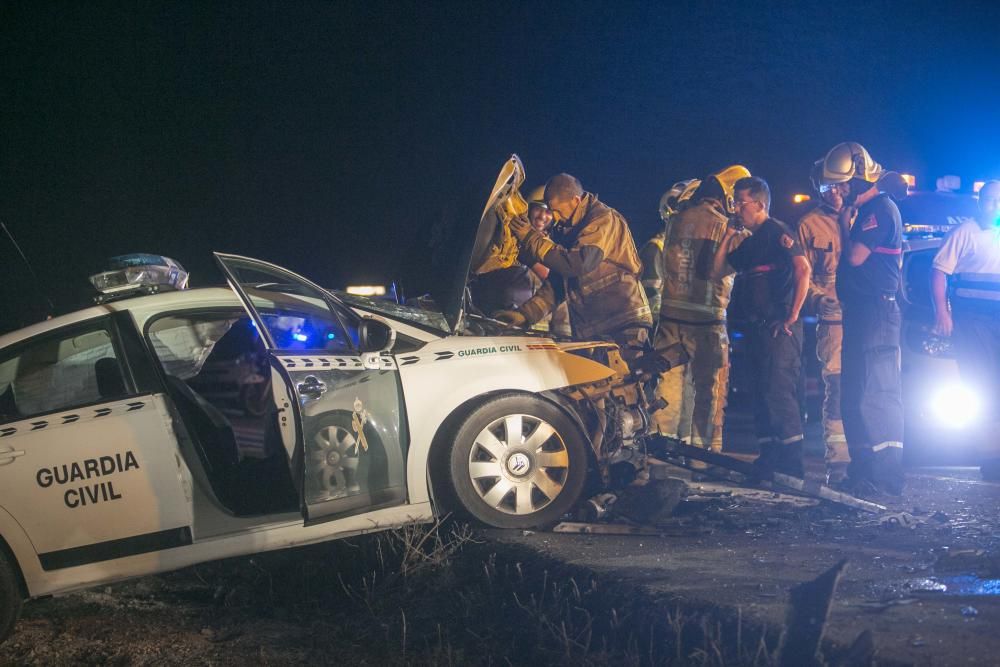 Tres heridos en un choque frontal entre un turismo