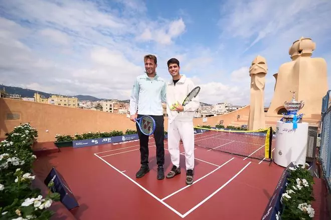Alcaraz y Ruud pelotearon en la Pedrera