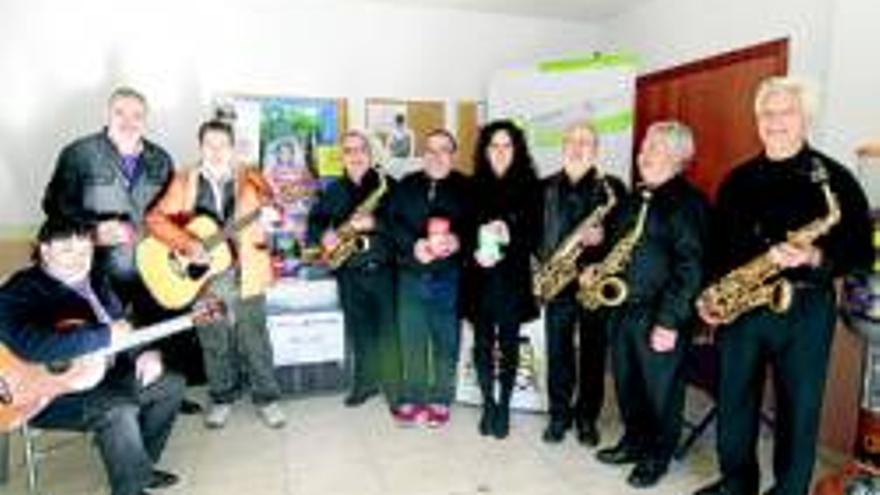 Músicos y artistas actúan en los Castellanos de Cáceres para ayudar al Banco de Alimentos