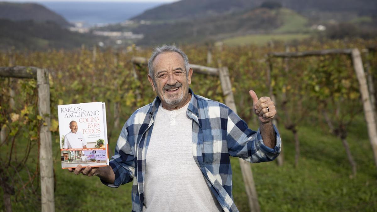 LIBRO KARLOS ARGUIÑANO | Karlos Arguiñano: «Cuando cocino, pienso en la gente que gana 1.000 o 1.200 euros al mes» LIBRO KARLOS ARGUIÑANO | Karlos Arguiñano: «Cuando cocino, pienso en la gente que gana 1.000 o 1.200 euros al mes»