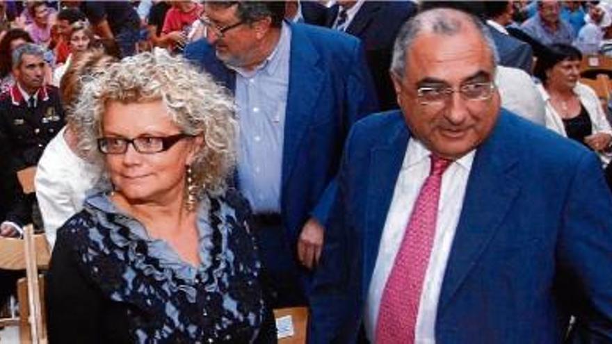 Els diputats socialistes gironins Joaquim Nadal i Marina Geli perden pes en el grup parlamentari del PSC.