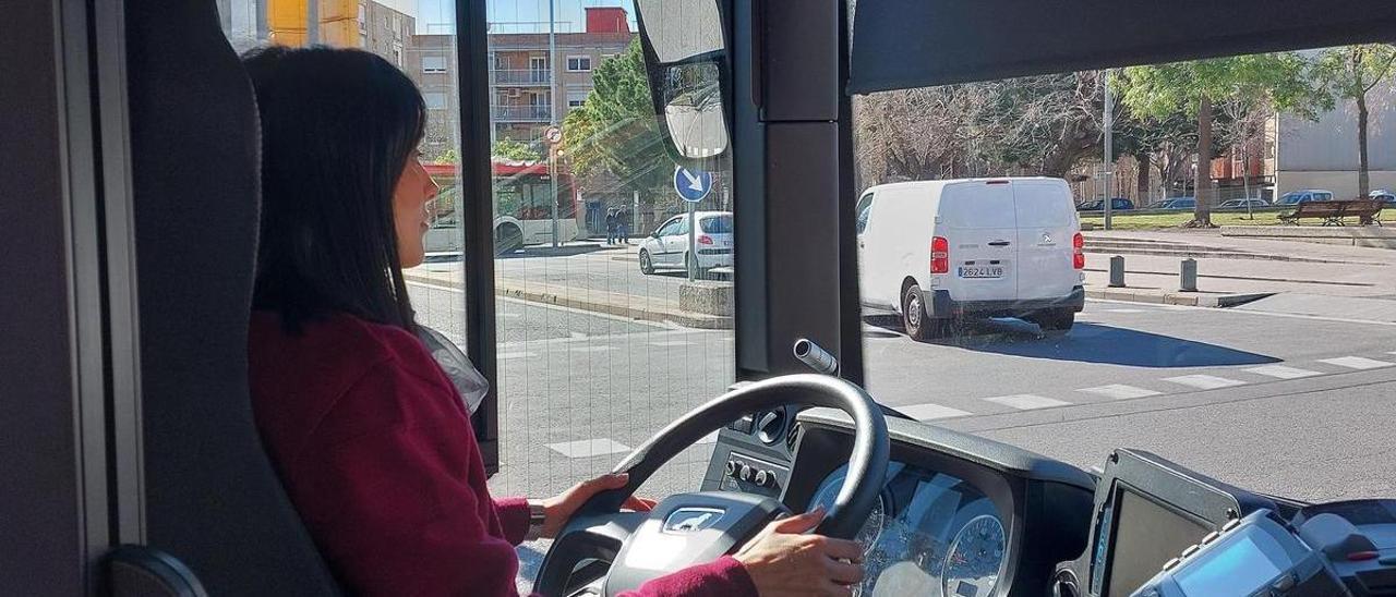 Rosario Echepares Vega, conductora de la línia 27 de TMB