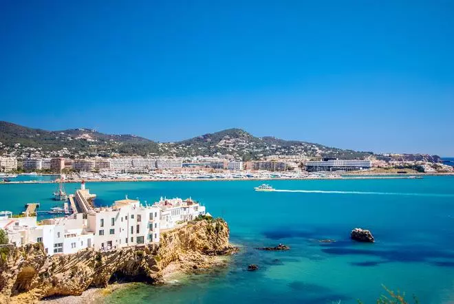 El viaje más barato y bonito del Mediterráneo este verano sale desde España con ferries desde 24 euros