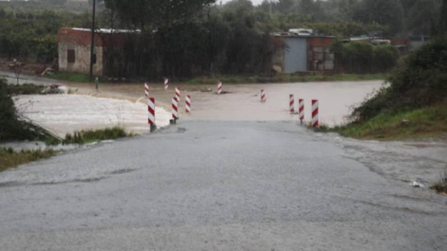 El río Sonella corta el camino de Onda a Betxí