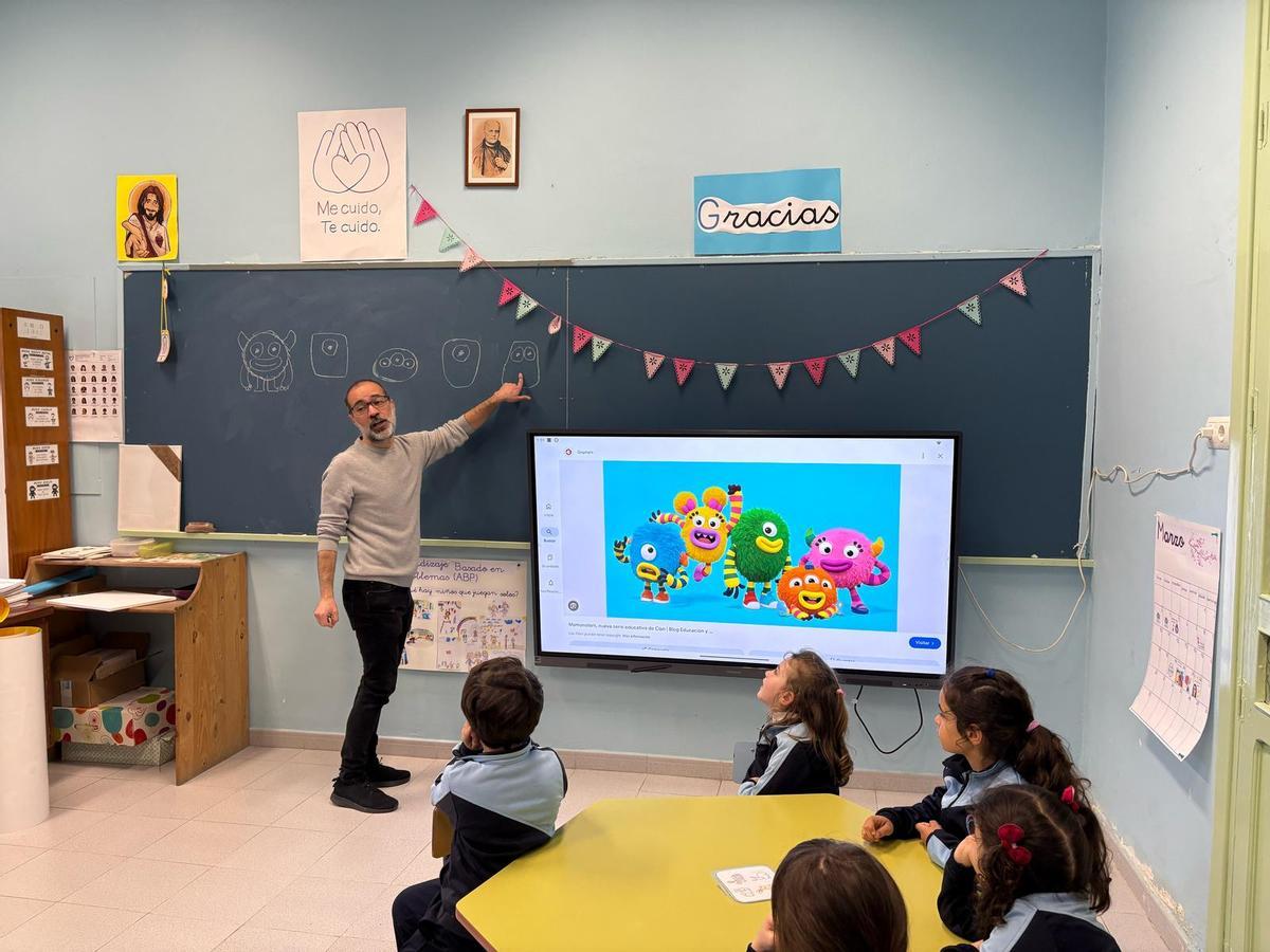 Visita del creador de los Momonster al colegio Amor de dios de Zamora