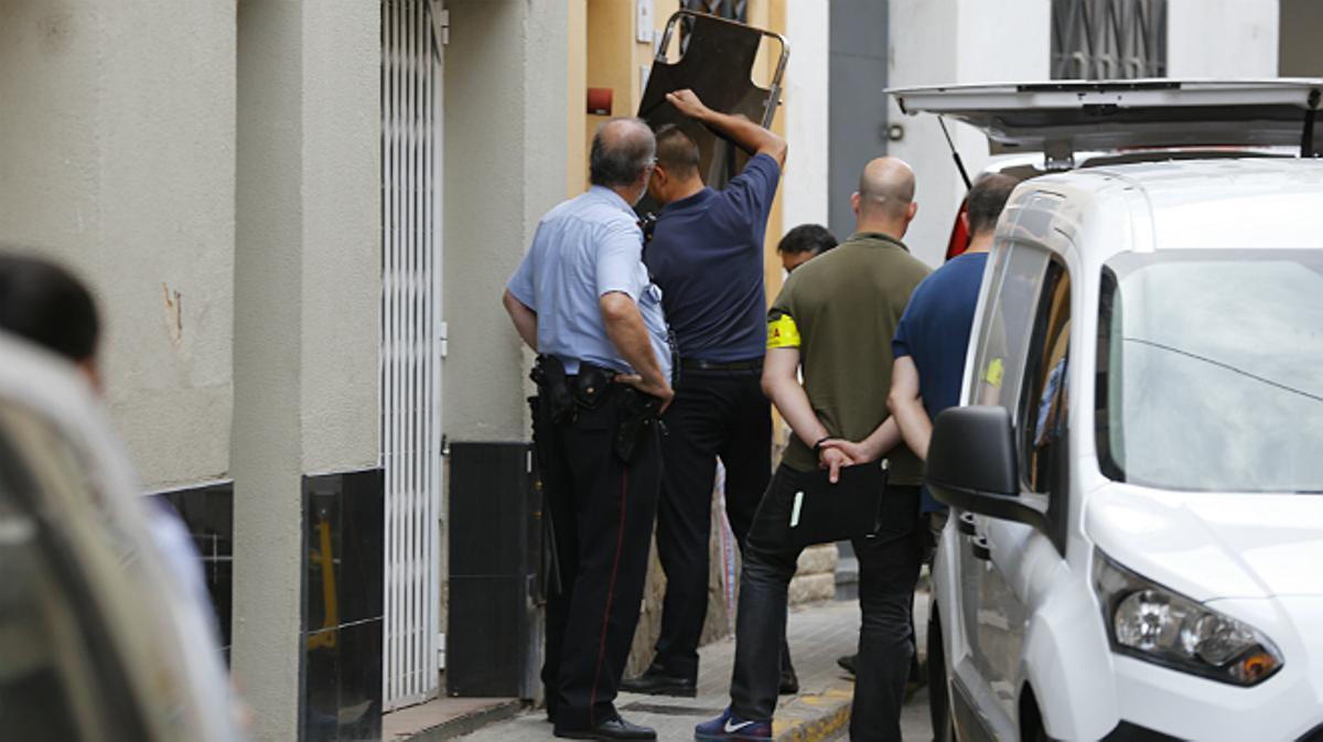 L’edifici de Rubí on es va produir el crim, aquest dimecres a la tarda.