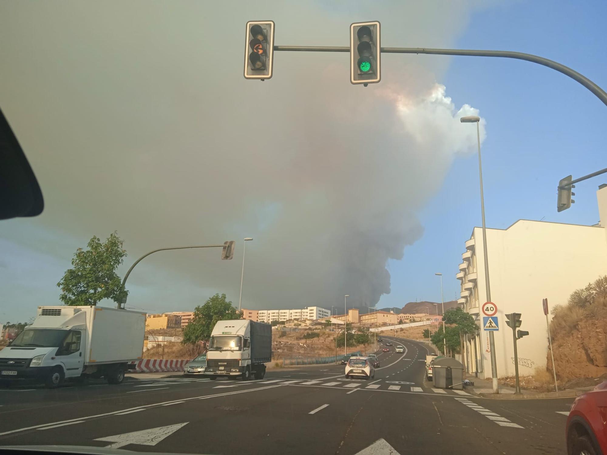Sobradillo: así se ve el incendio de Arafo - Candelaria desde distintos puntos de la isla
