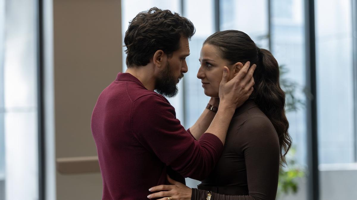 Kit Harington (Henry Muck) y Marisa Abela (Yasmin Kara-Hanani) en la nueva temporada de 'Industry'