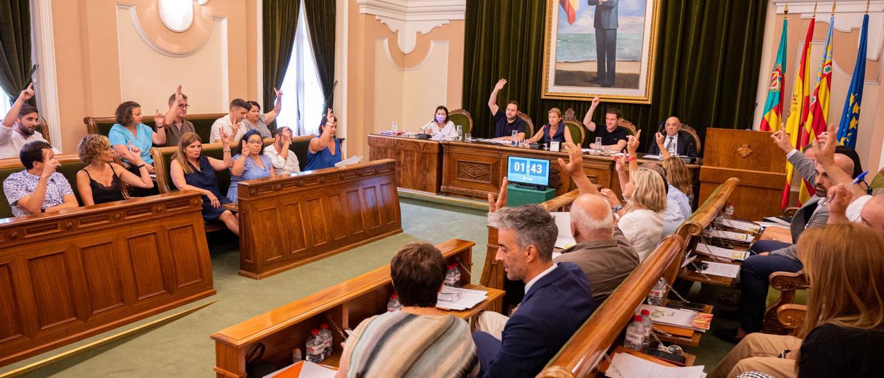 Todos los grupos votaron a favor, pese al cruce de reproches en el debate.