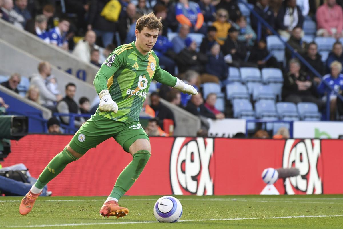 Leicester's goalkeeper Mads Hermansen in action during the English Premier League soccer match between Leicester City and Liverpool at King Power stadium in Leicester, England, Sunday, April 20, 2025. (AP Photo/Rui Vieira)