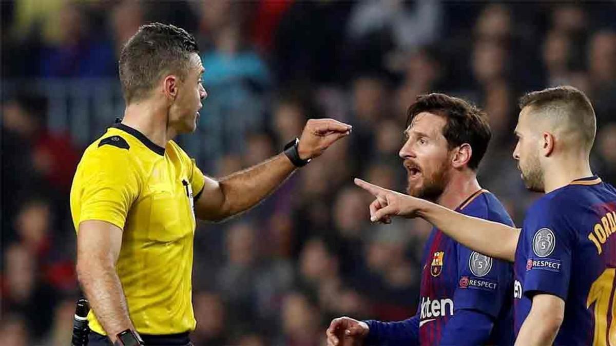 Messi y Skomina tuvieron una discusión subida de tono