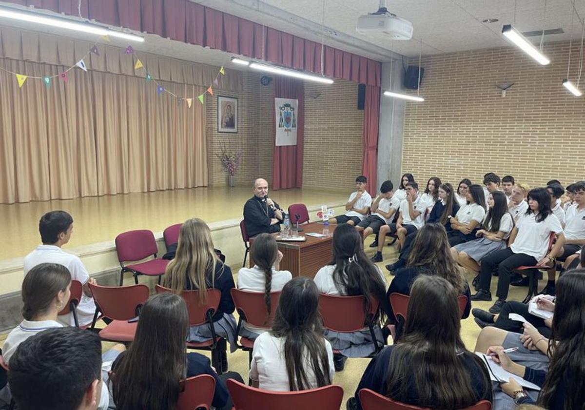 Visita pastoral al colegio La Purísima y San Francisco