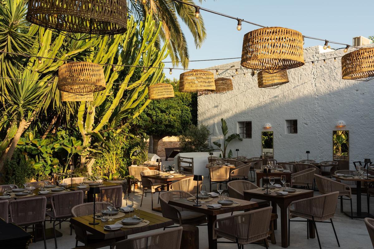 Living Ibiza Ofrece Información Sobre Restaurante, Hoteles Y Otros Comercios De La Isla.