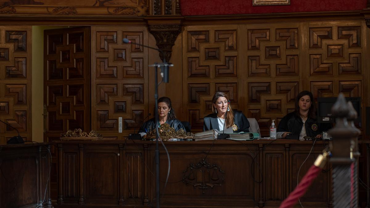 Las tres magistradas nombradas por el Tribunal Superior de Justicia para este juicio.