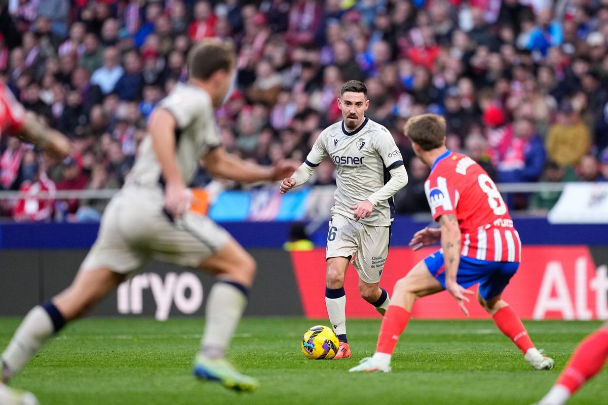 Moi Gomez of CA Osasuna in action during the Spanish League, LaLiga EA Sports, football match played between Atletico de Madrid and CA Osasuna at Riyadh Air Metropolitano stadium on January 12, 2025, in Madrid, Spain. AFP7 12/01/2025 ONLY FOR USE IN SPAIN. Oscar J. Barroso / AFP7 / Europa Press;2025;SOCCER;SPAIN;SPORT;ZSOCCER;ZSPORT;Atletico de Madrid v CA Osasuna - LaLiga EA Sports;