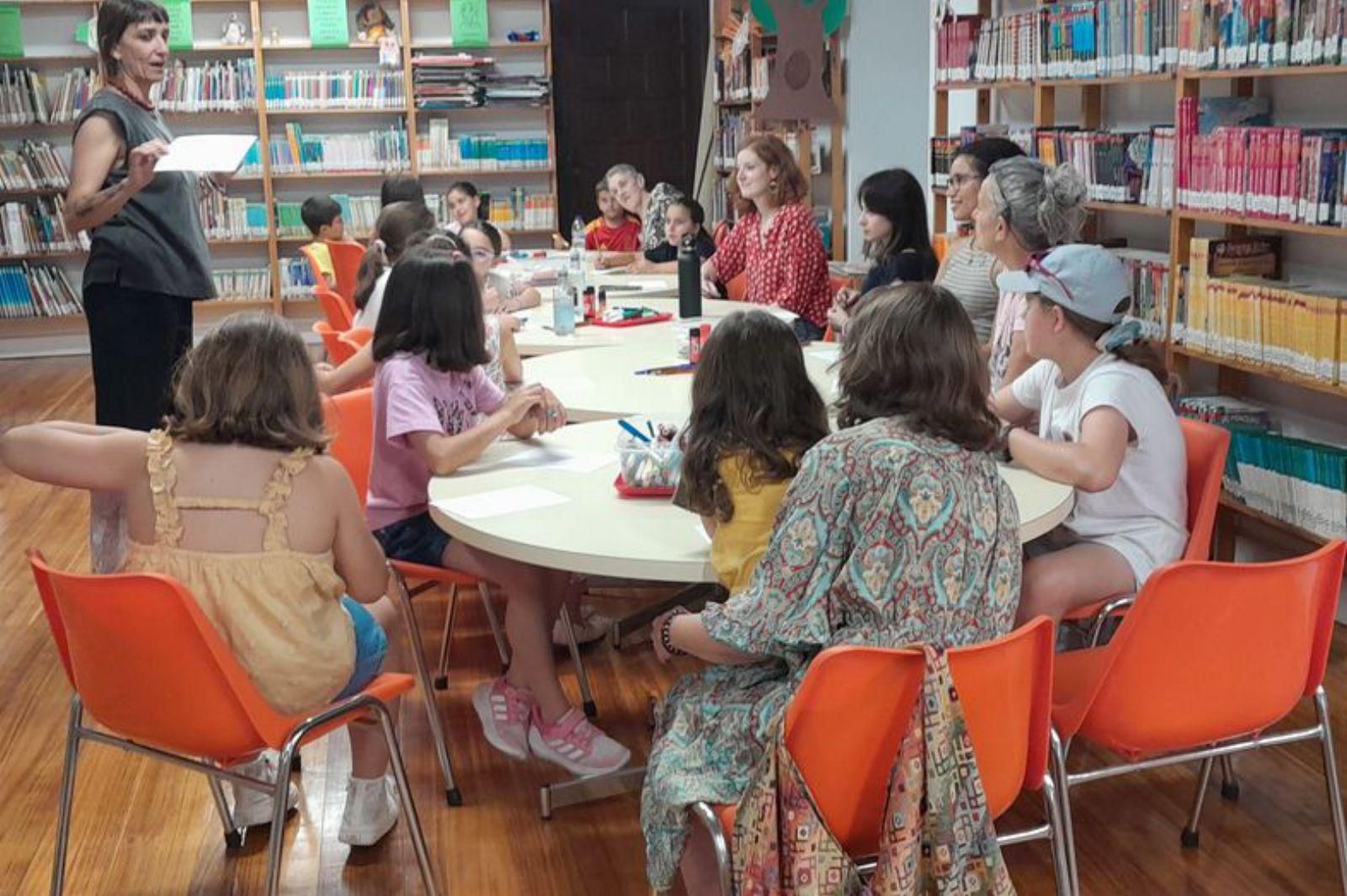 Participantes en el taller de fanzine en la Casa de Cultura. | C. T.