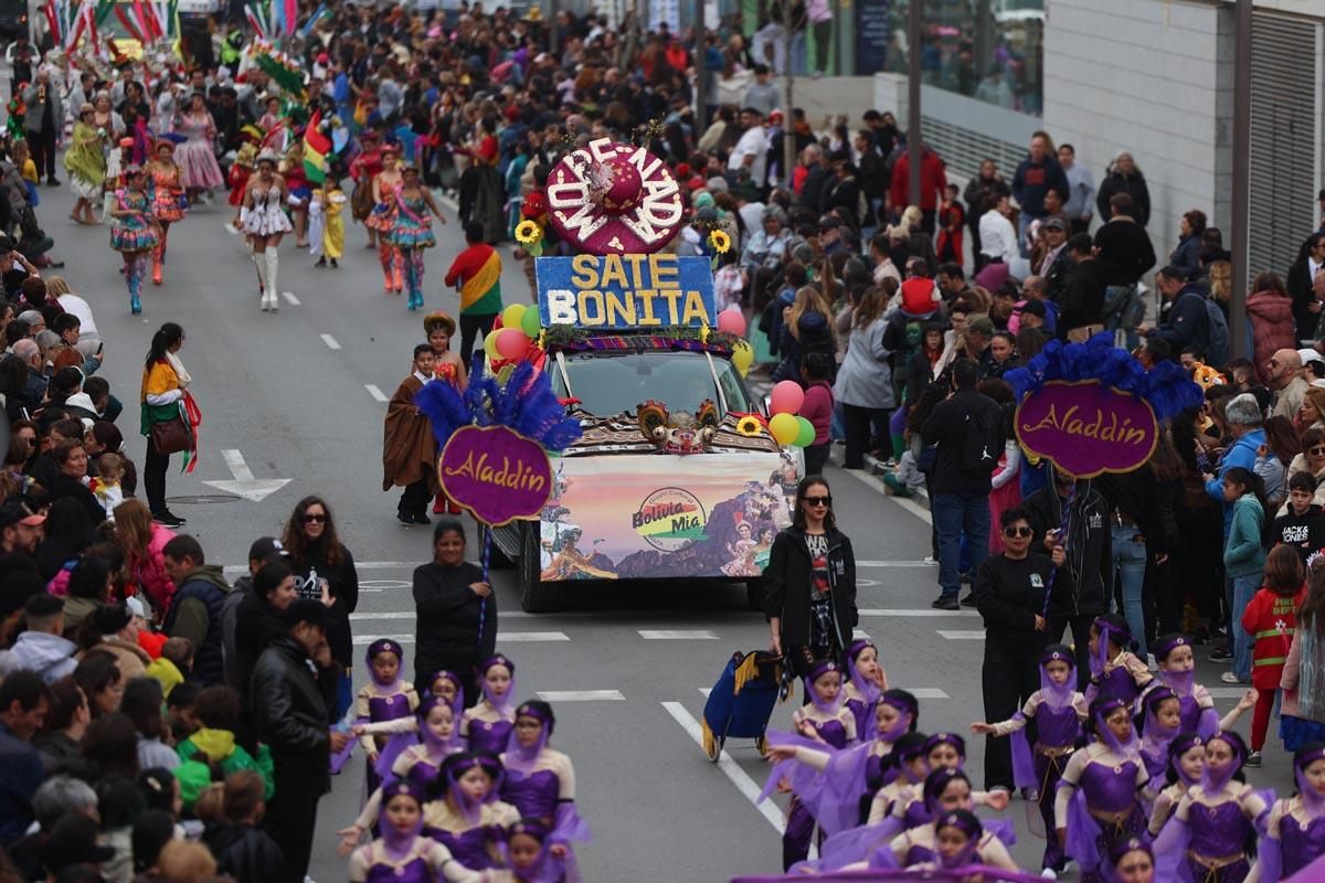 Búscate en las imágenes de la rúa de Carnaval de Ibiza