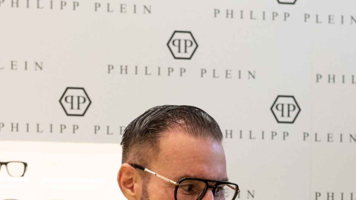 El diseñador Philipp Plein, en la presentación de su colección de gafas en la tienda de la marca en Barcelona.