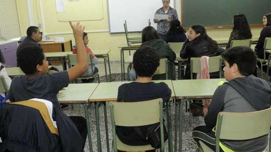 Inicio de curso en el IES Castro Alobre, en Vilagarcía. // Noé Parga