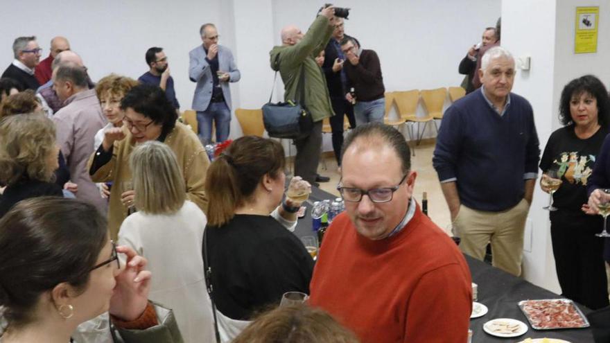 La plantilla del Ayuntamiento de Avilés brinda por 186 sueños cumplidos (los de los interinos ahora funcionarios)