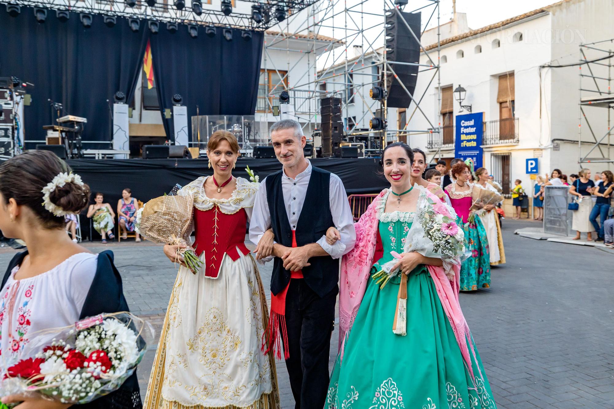 Ofrenda de flores a la Mare de Déu de l'Assumpciò en La Nucía