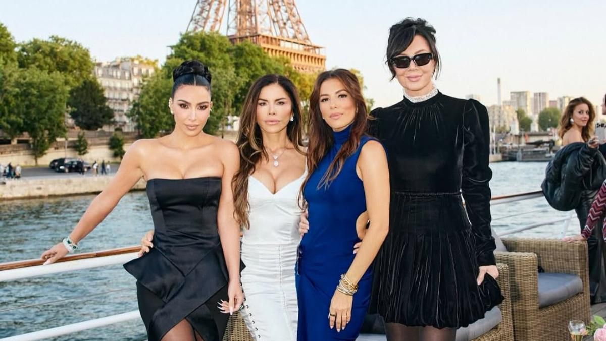 Eva longoria con Lauren Sanchez en su despedida en París y también Kim Kardashian y sí, la jovencísima de la derecha es Kris Jenner