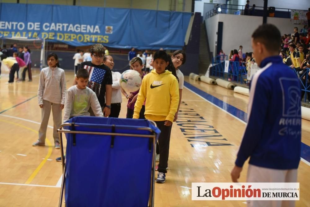 Encuentro de escolares con los jugadores del Plást