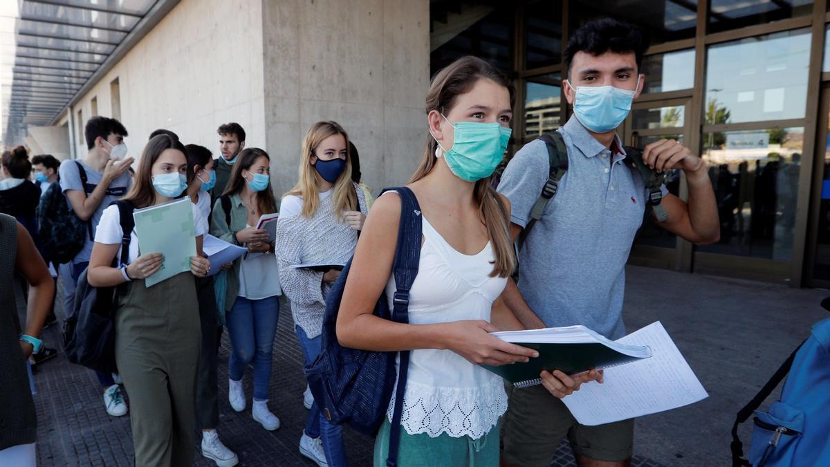 El uso de la mascarilla será obligatorio a partir de 6 años con independencia del mantenimiento de la distancia interpersonal.