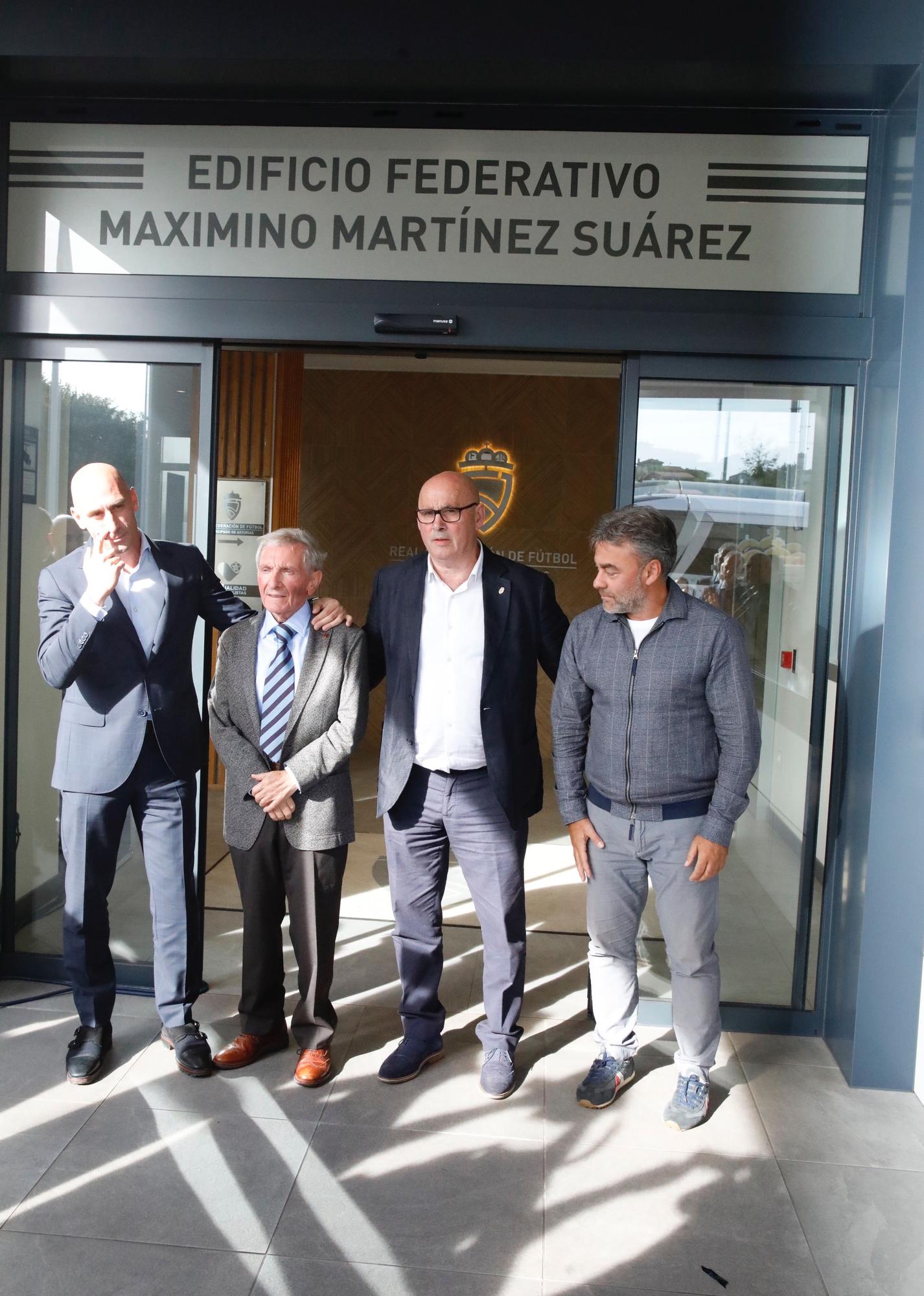 Homenaje a Maxi Martínez en la sede de la Federación Asturiana de Fútbol con la presencia de Luis Rubiales