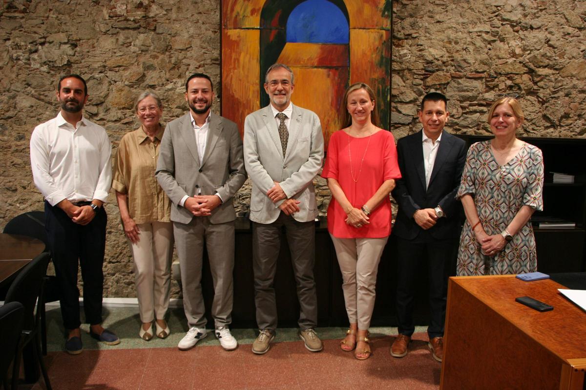 La signatura del conveni pels representants de cada entitat